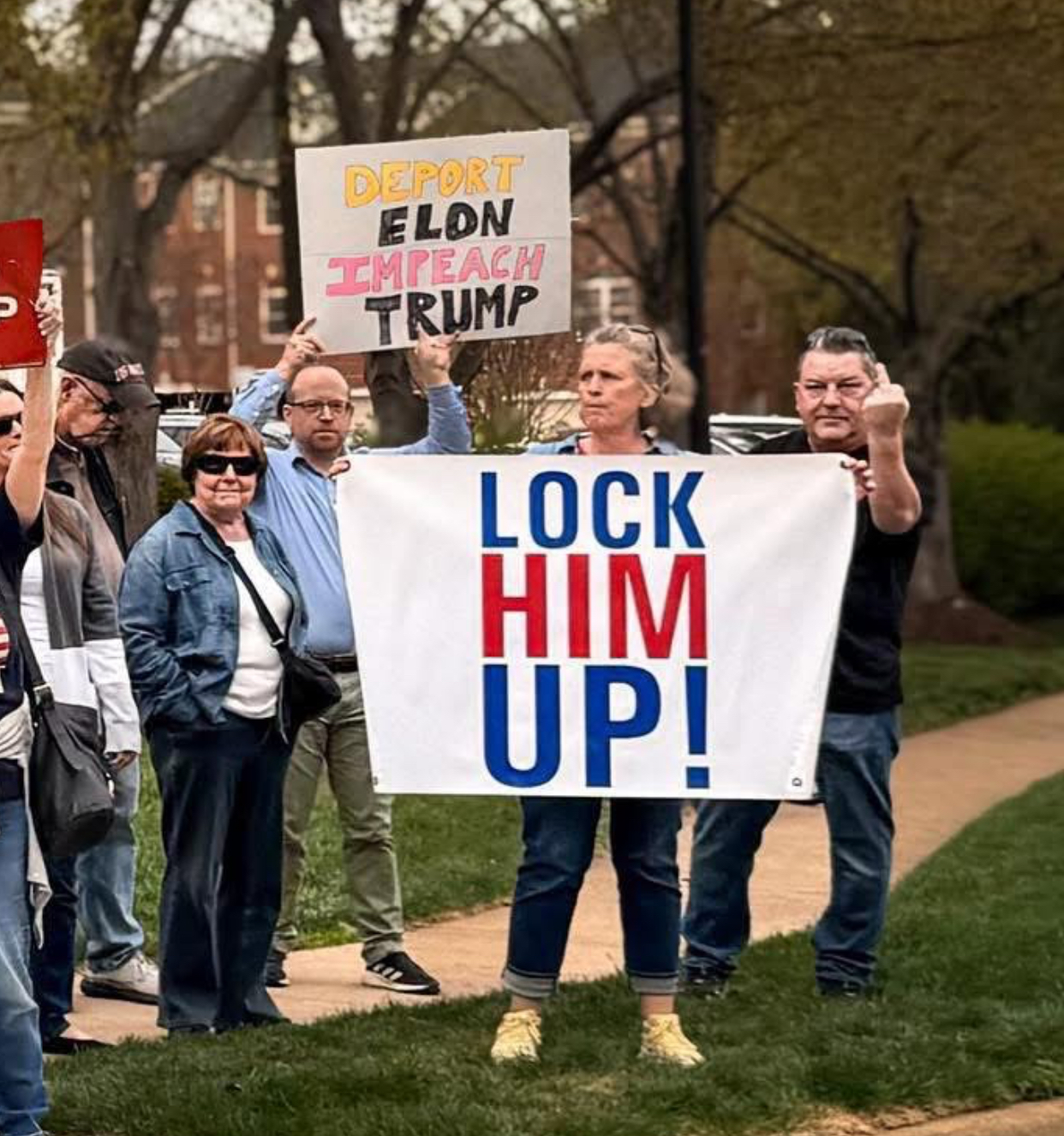 Supervisor Briskman’s Protest at Trump Golf Course Sparks Controversy in Loudoun County